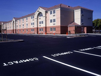 asphalt sealcoating